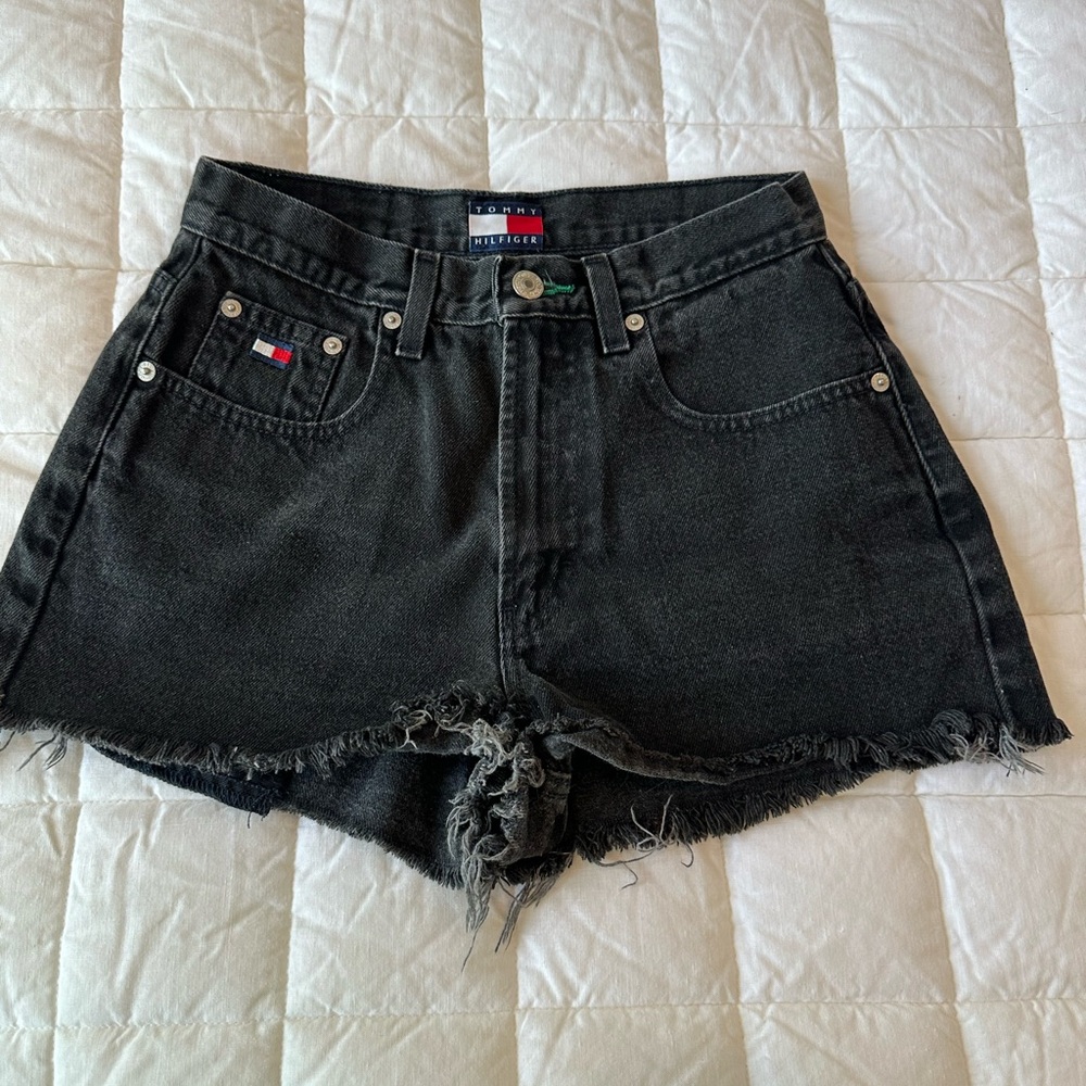 Vintage Tommy Hilfiger Shorts in black, fits like a 25, hand cut